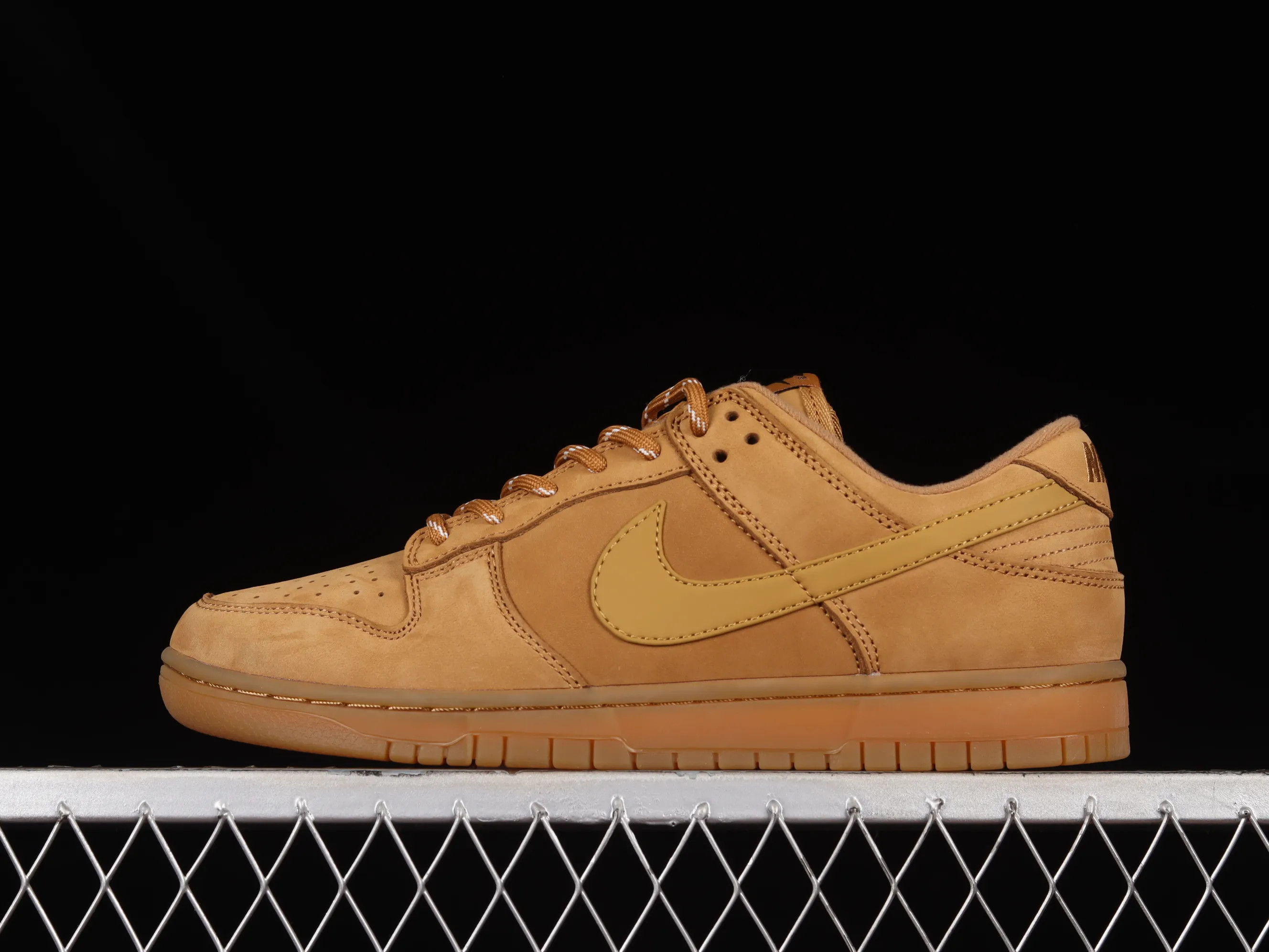 All categories Nk SB Dunk Series Nk SB Dunk Low High-end customized low-top sneakers Nk Dunk Low Wheat color High-end customized SB low-top sports and leisure sneakers CJ9179-200